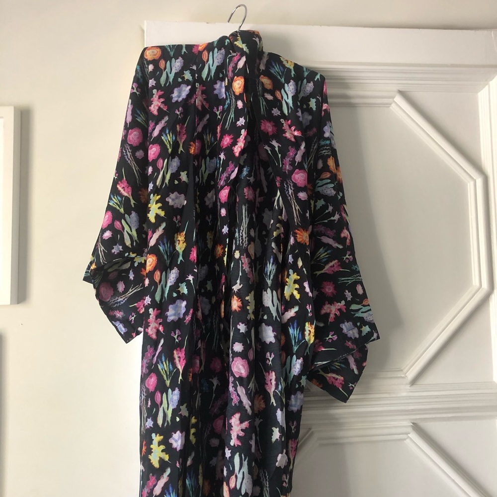 STEVIE HOWELL FLORAL ROBE AND BAG - Picture 3 of 5